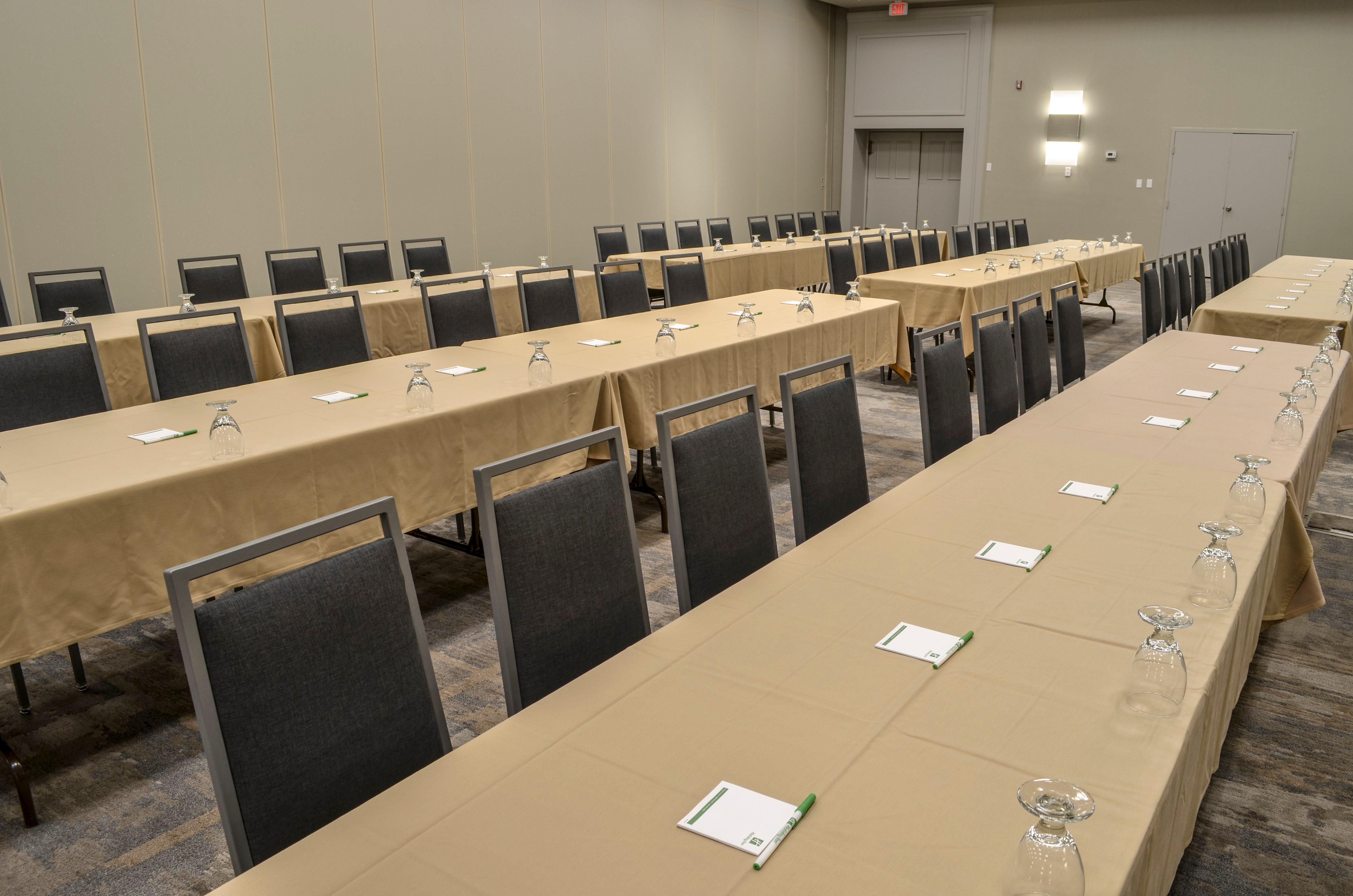 Holiday Inn Fargo By Ihg Exterior foto